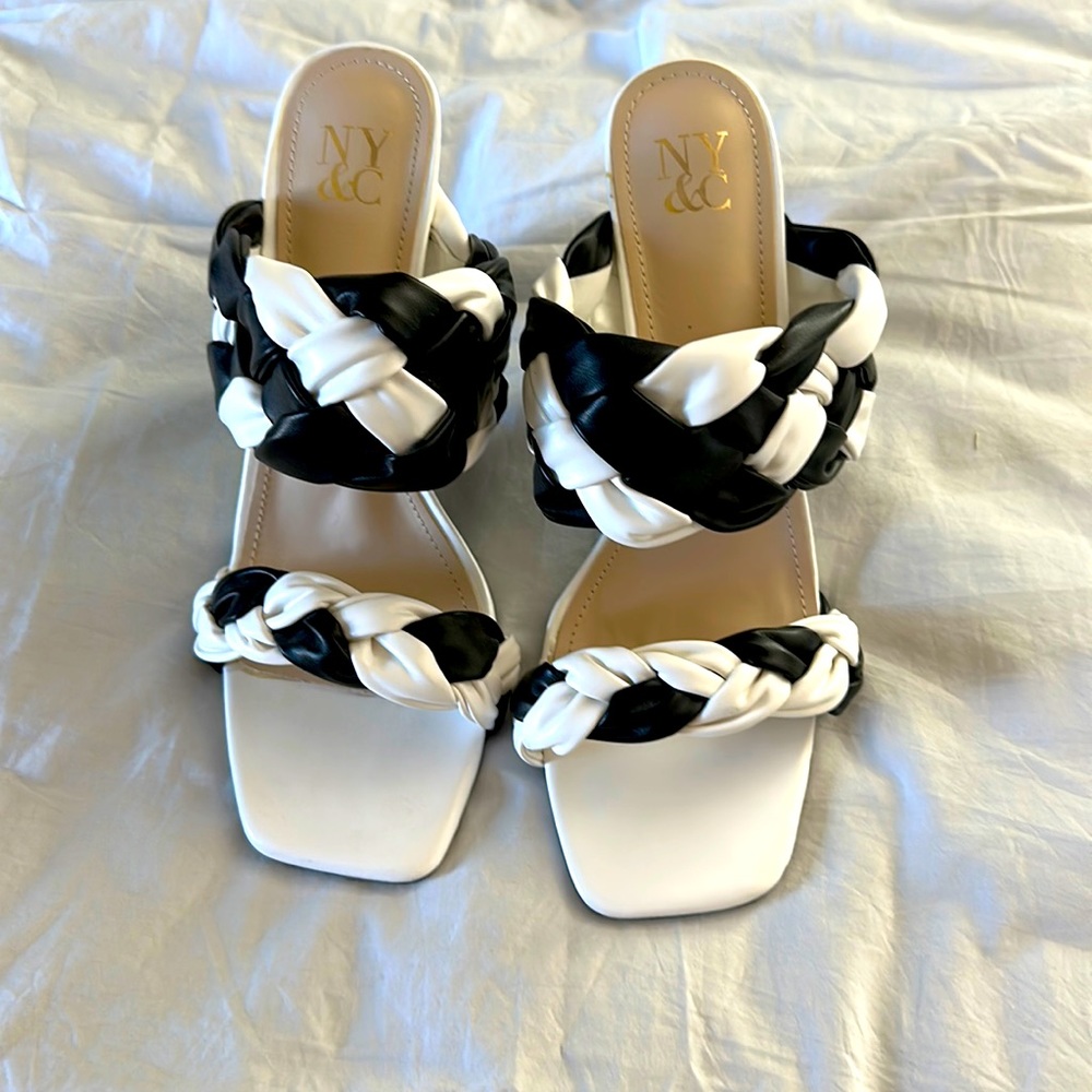 Gently worn New York & Company black and white puff sandals size US 8.5